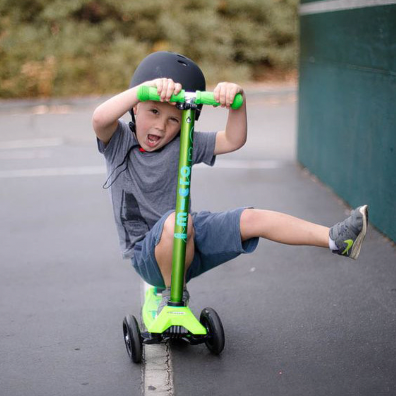 Micro Scooter Maxi Deluxe Verde