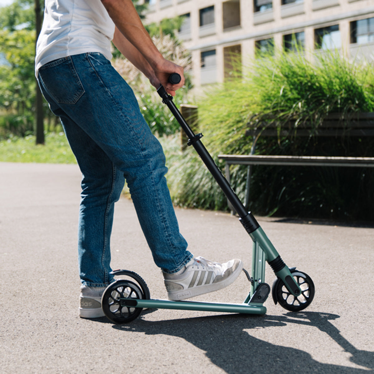 Micro Scooter Adolescentes Suspensión Sprite 2 ruedas Verde