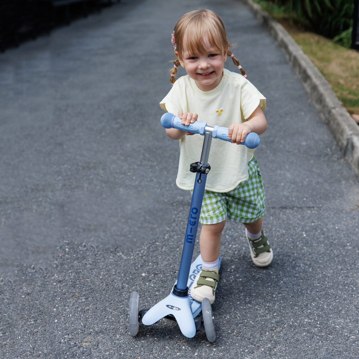 Micro Scooter niños Mini 4 Etapas Led 3 ruedas Celeste