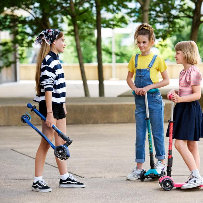 Micro Scooter Maxi Deluxe LED PLEGABLE Azul